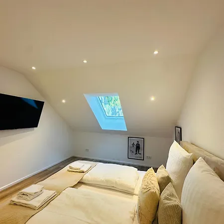 Bonnystay L Balcony L Center L Design